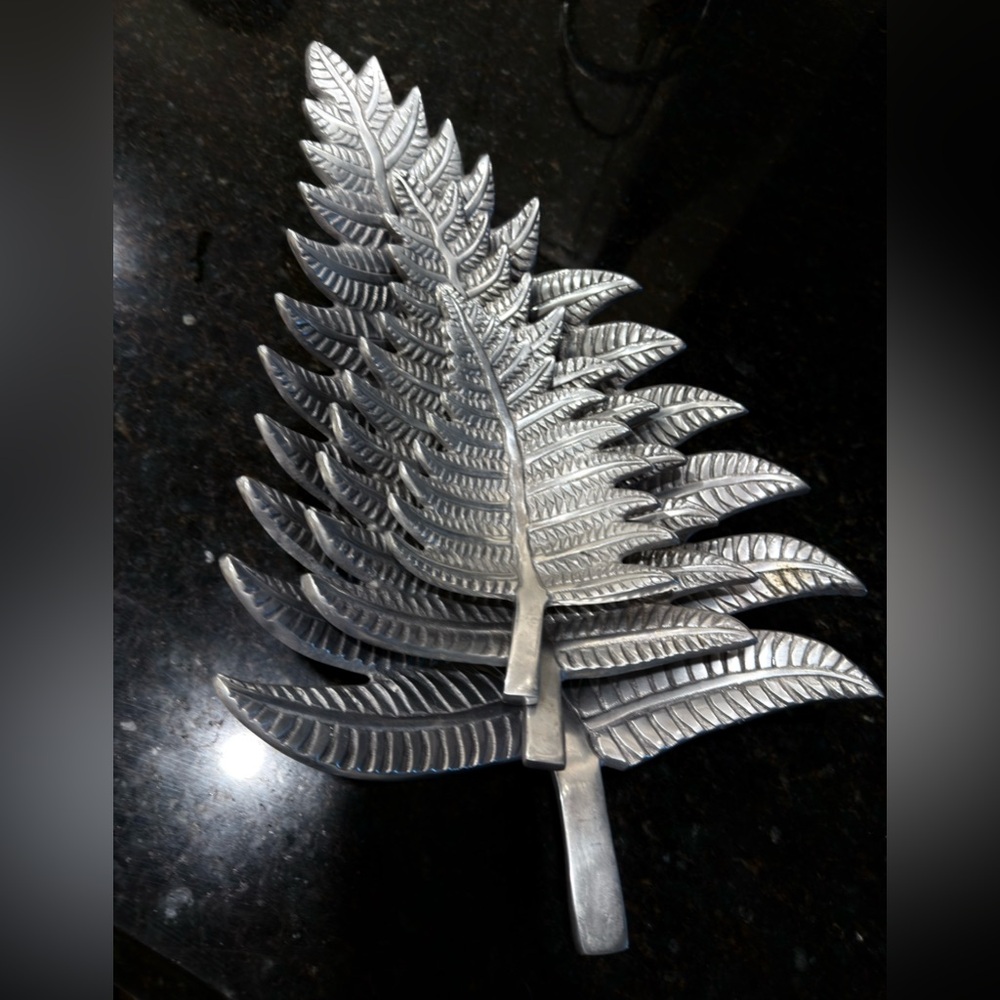 Silver Leaf-Shaped Decorative Trays - Picture 13 of 14